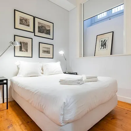 Daire Castelo Design Aparment W/ Balcony & Super View By Lovelystay