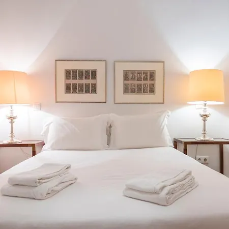 Castelo Design Aparment W/ Balcony & Super View By Lovelystay アパート リスボン