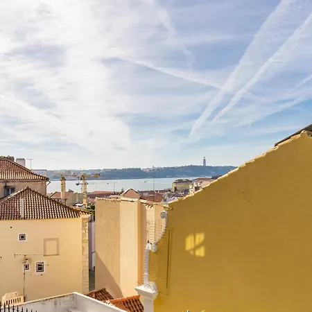 Castelo Design Aparment W/ Balcony & Super View By Lovelystay *