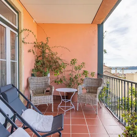 Castelo Design Aparment W/ Balcony & Super View By Lovelystay * Lisboa