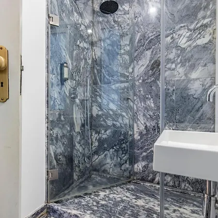 Castelo Design Aparment W/ Balcony & Super View By Lovelystay Daire