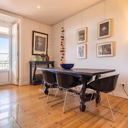 Castelo Design Aparment W/ Balcony & Super View By Lovelystay