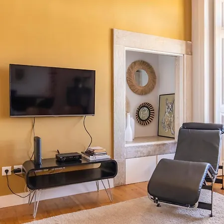 Castelo Design Aparment W/ Balcony & Super View By Lovelystay