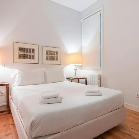 Castelo Design Aparment W/ Balcony & Super View By Lovelystay Apartman Lisboa