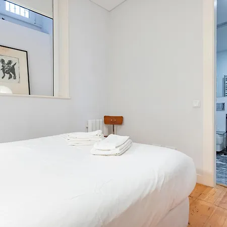 Castelo Design Aparment W/ Balcony & Super View By Lovelystay Apartman