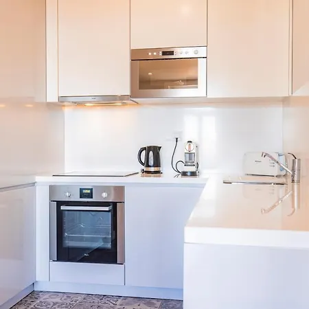 Castelo Design Aparment W/ Balcony & Super View By Lovelystay * Lisboa
