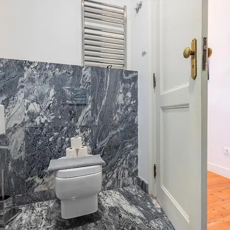 Castelo Design Aparment W/ Balcony & Super View By Lovelystay * Lisboa