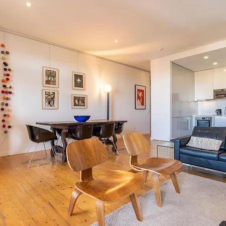 Castelo Design Aparment W/ Balcony & Super View By Lovelystay